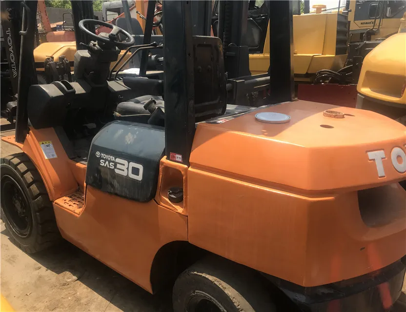 Low price 3 ton forklift ,used toyota manual forklift fd30 with solid tire made in Japan for sale in China