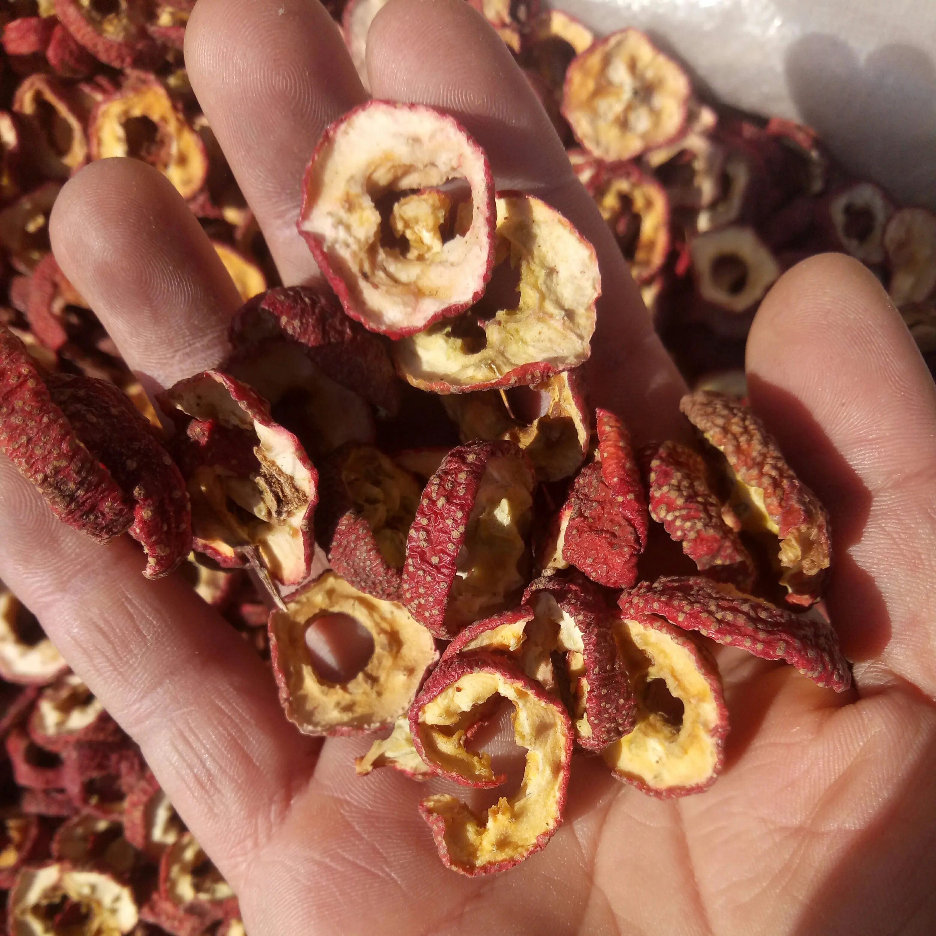 Натуральные высококачественные ягоды необработанной моногины, сушеные нарезанные Боярышники, фрукты на продажу