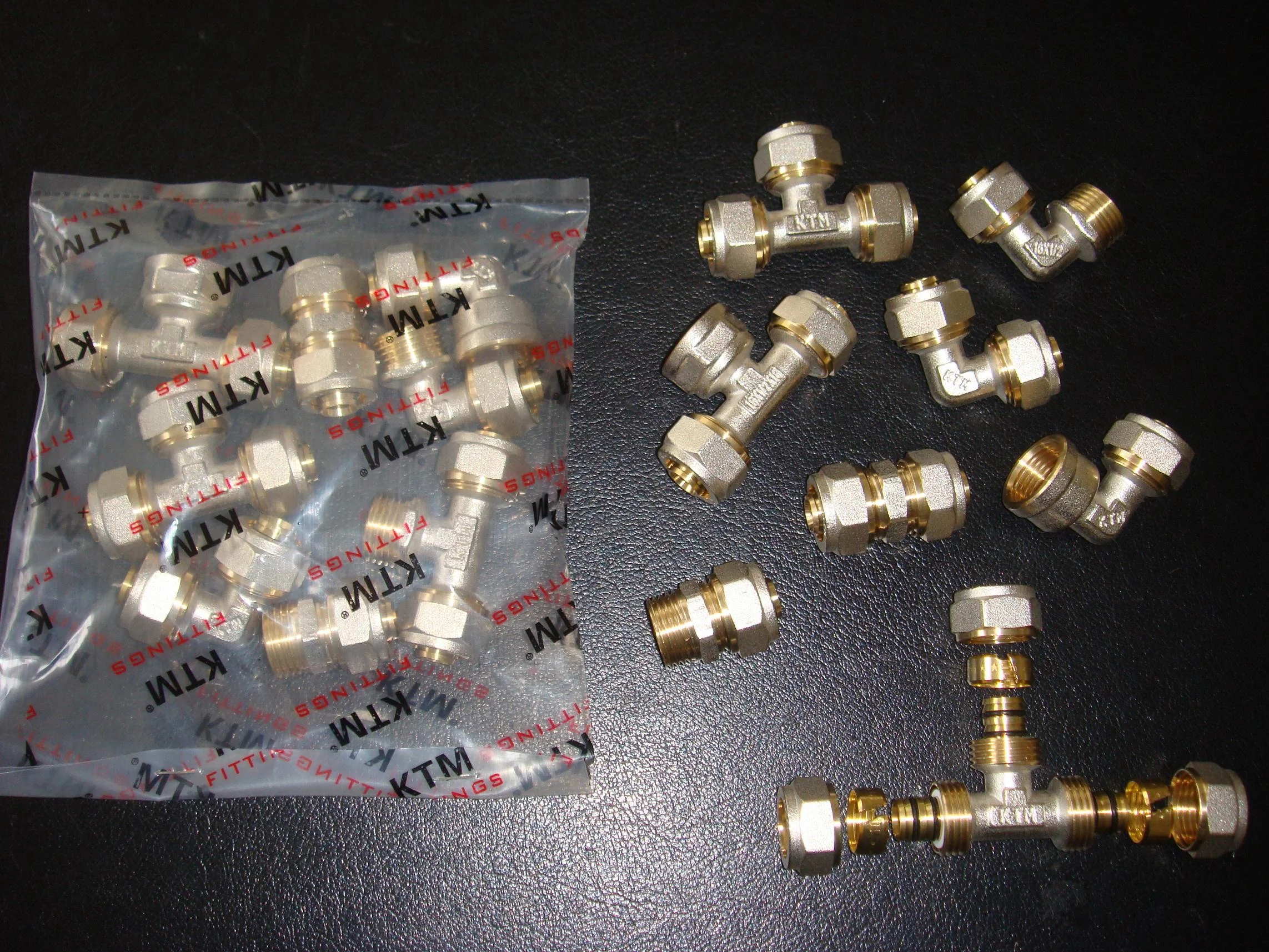 BRASS FITTING, PIPE FITTING, STRAIGHT CONNECTOR FOR CONNECTING PEX-AL-PEX PIPE