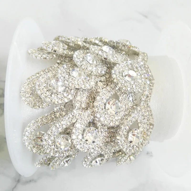 
Hot Sale Shining Crystal Rhinestone Chain in Good Quality for Wedding Dress 