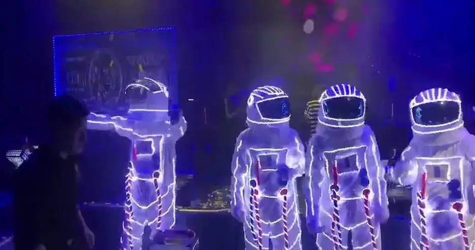 Spademan Performance Stage Dance Wear Interactive Atmosphere LED Space Suit Stage Props for Party Night Club