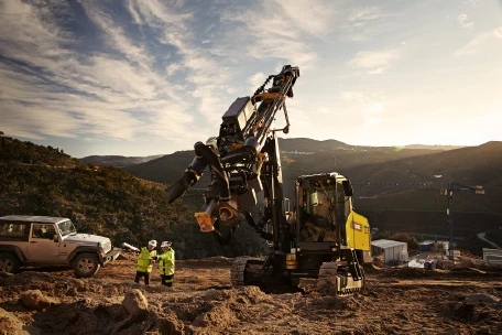 High quality atlas copco blast hole hydraulic drill rig FlexiROC T35 and T40 for limestone quarries and construction