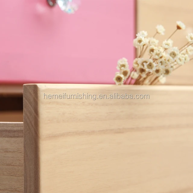 Большой разноцветный деревянный и современный ящик из павловнии