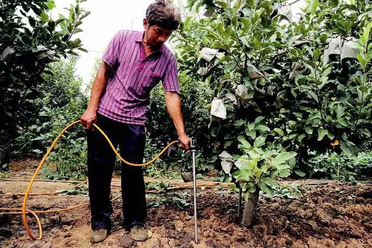 iLOT Metal Long Trigger Sprayer Gun for Garden and Agriculture Use, weedkiller Liquid Fertilizer Injector Gun