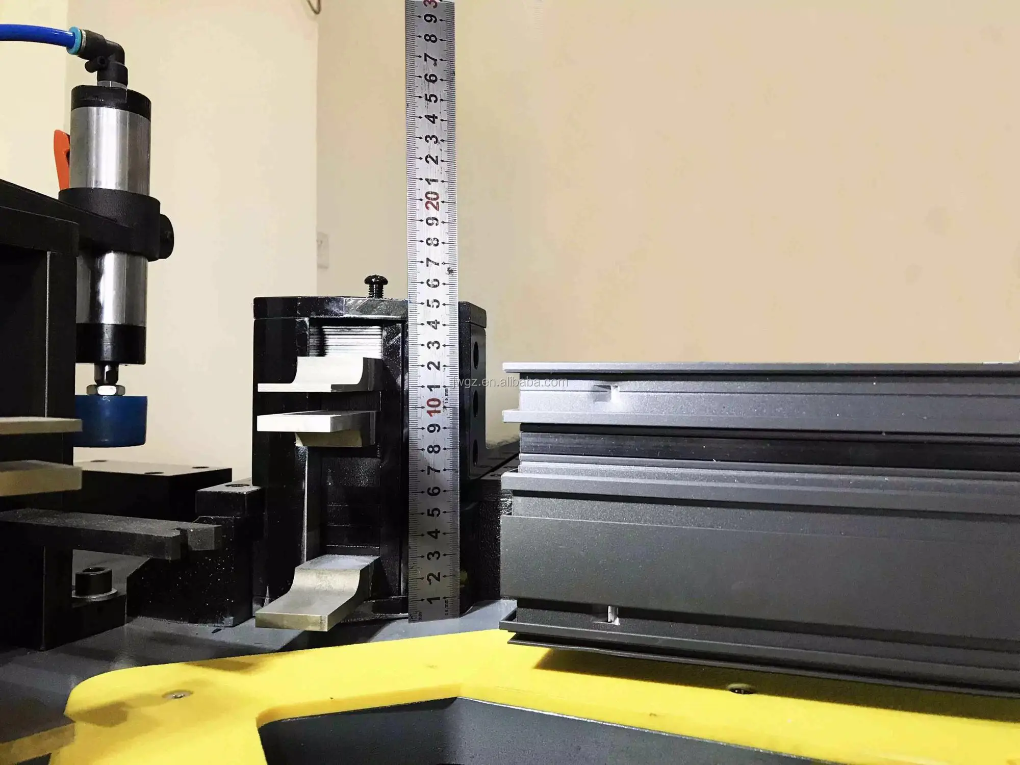 
ZSY Automatic 135mm Aluminum Window Door Crimping Machine 