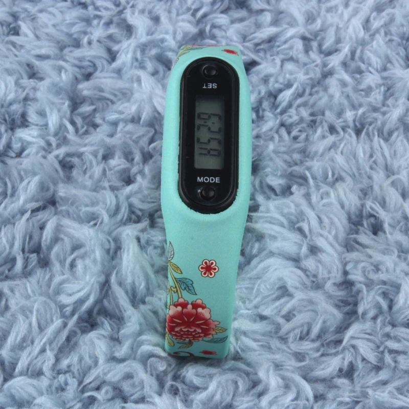 
Novelty Items 2017 fashion fitness wristband bracelet ice blue pedometer for kids running watches 