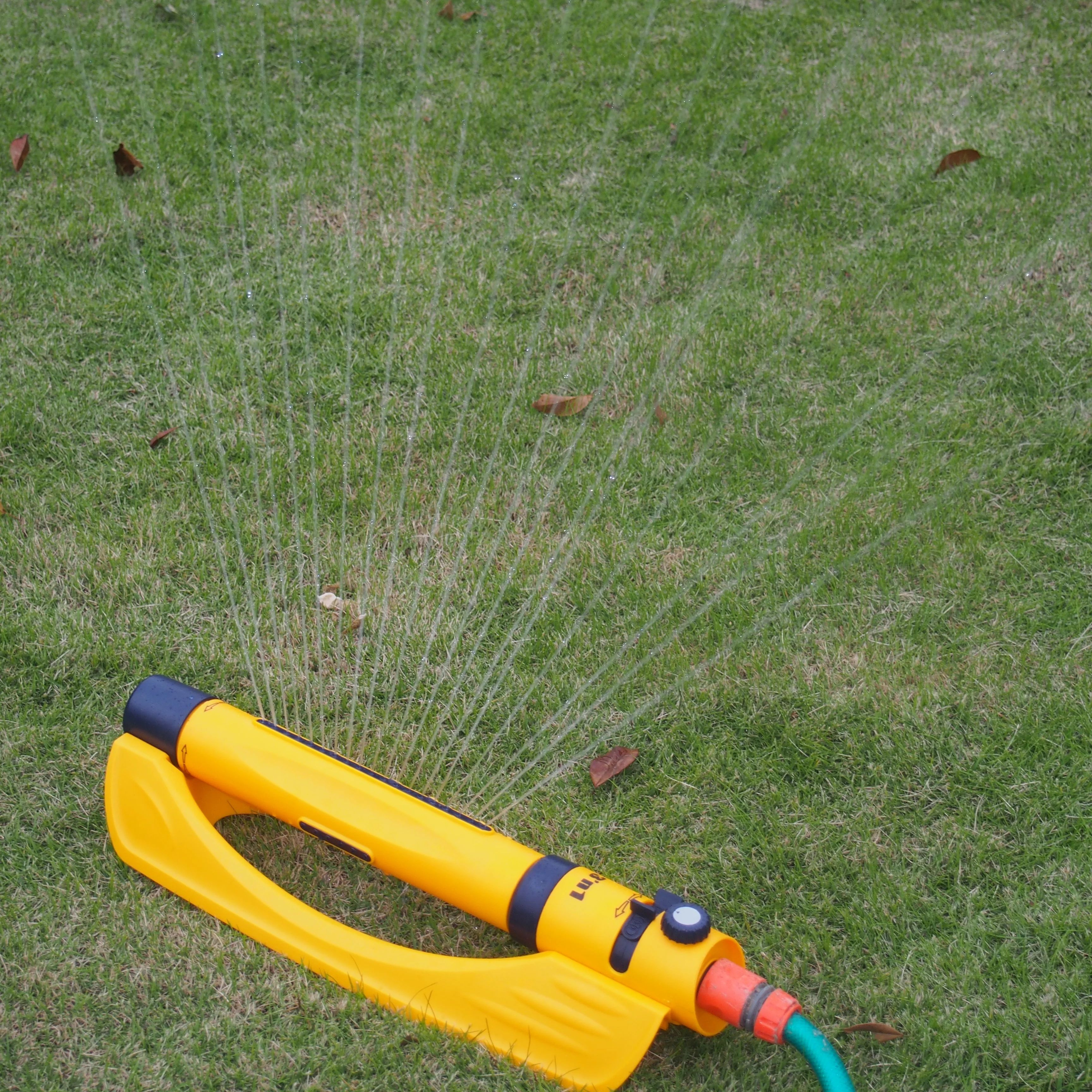 
19 holes water oscillating sprinkler for lawn 