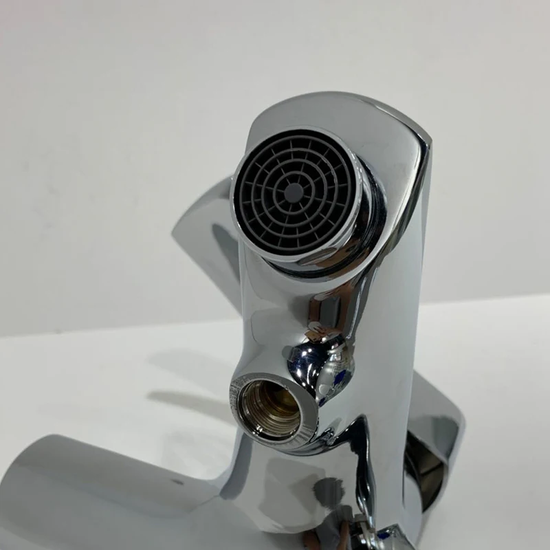 Modern Wall Mounted Ceramic Cartridge Shower Bathtub Faucet