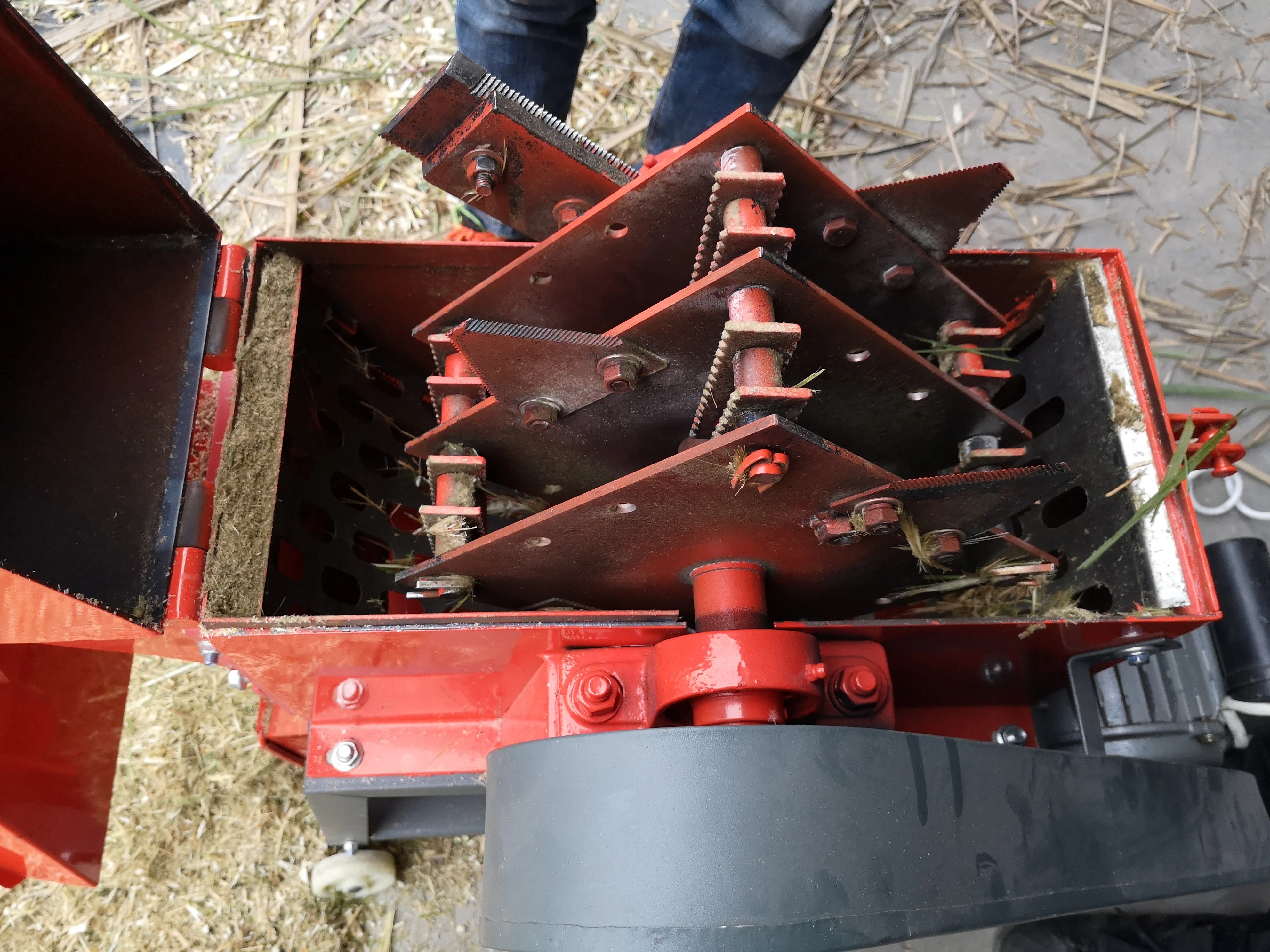 DAWN AGRO Cow Feed Grass Cutter Machine Chopper Forage Hay Chaff Cuter for Sale