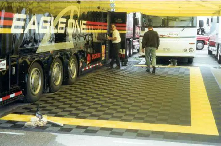 ПП пластиковый гаражный сцепляющийся пол