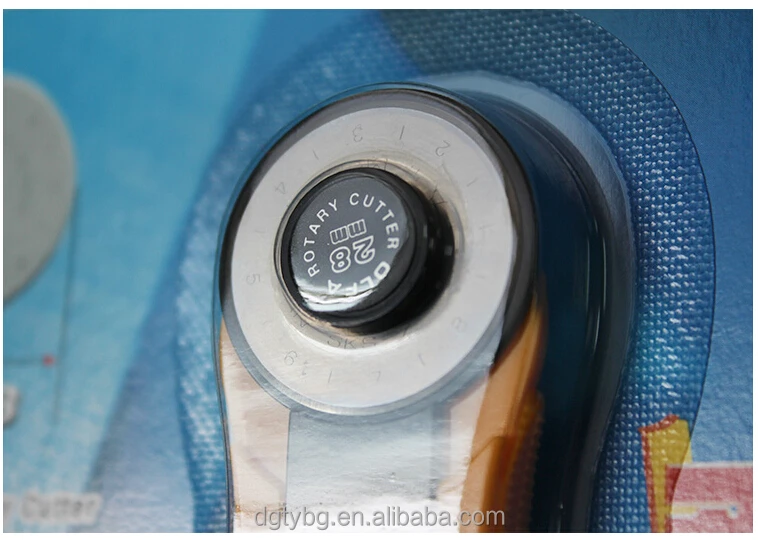 OLFA RTY-1/G 28mm Small Rotary Cutter rotating blade fabric cutter