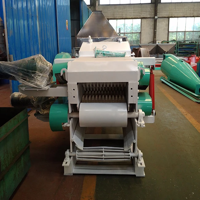 
Manufacturing High Effect Wood Cutter with Tree Chipper 