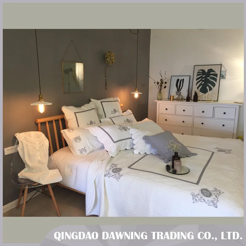 Low Price Embroidered Cotton Quilted Bedspread