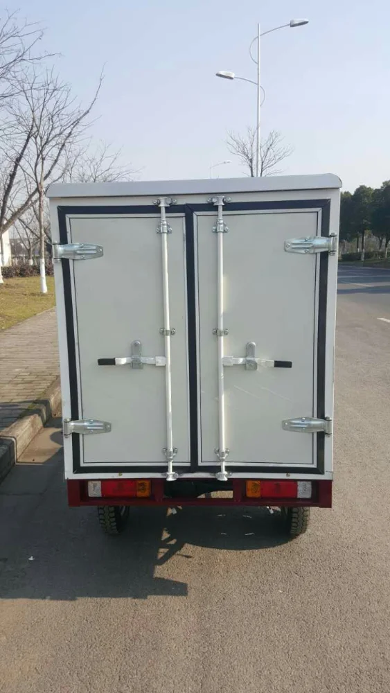 Petrol Three Wheel Motor Tricycle / Tricycle Motorcycle With Food Box Close Body Type On Sale