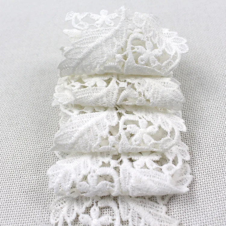 Big discount selling milk yarn silk lace trim flower guipure bridal lace for wedding dress evening dress garment decoration