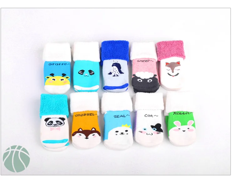 Hot selling  soft touch cartoon fashion socks custom cute pretty baby girls wearing socks knitted cotton warm soft socks