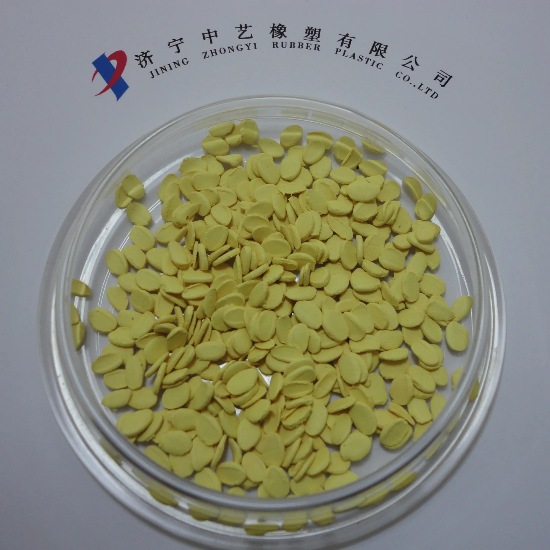 Processing rubber tackify masterbatch for tyre or belt compound pre-dispersed