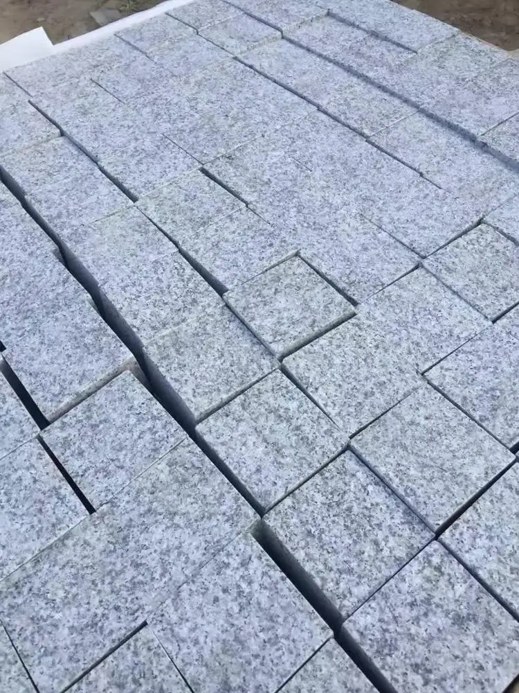 Черный гранитный брусчатый камень мощение подъездная дорога