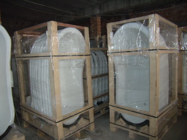 classical old cast iron bath tub at good price