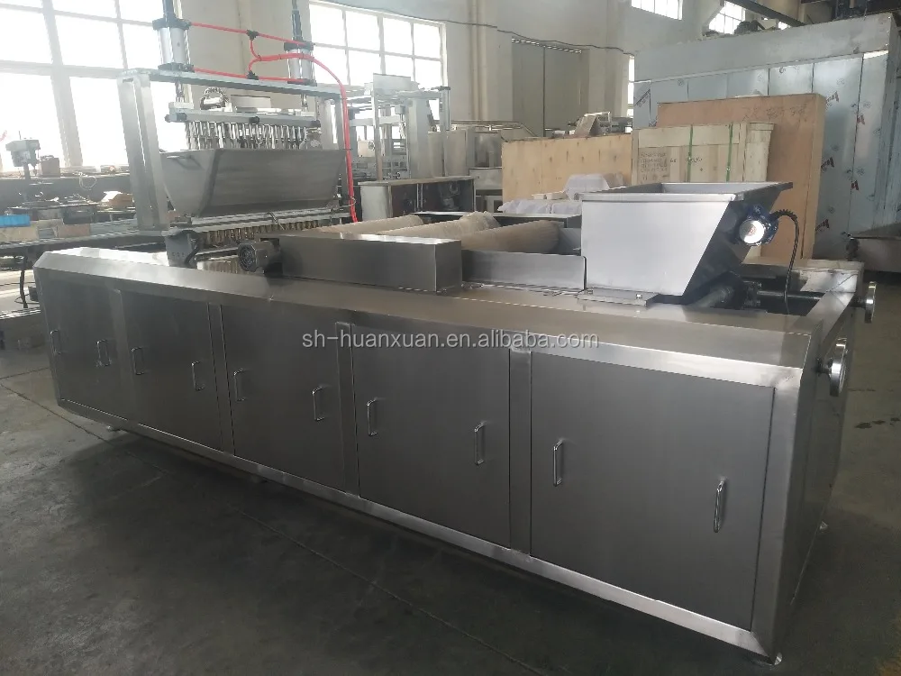 Automatic bear biscuit central filling machine