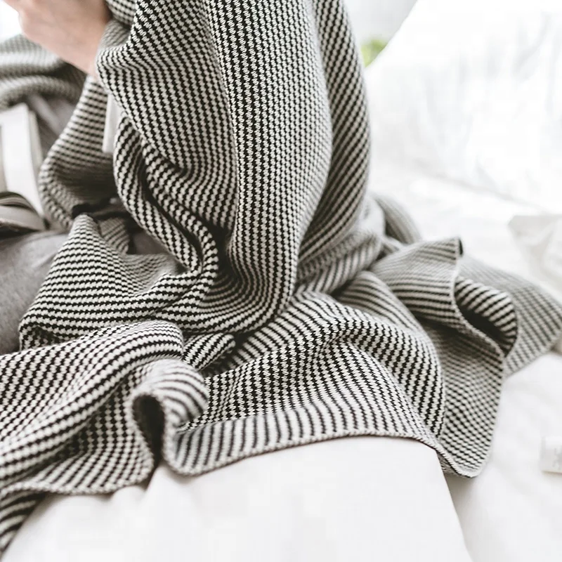 Monad Wholesale Best Price 100% Cotton Black and White Knitted Throw Blanket with Tassels