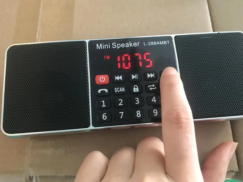 
Hot-sells AM fm radio usb computer speaker Wireless bluetooths speakers 