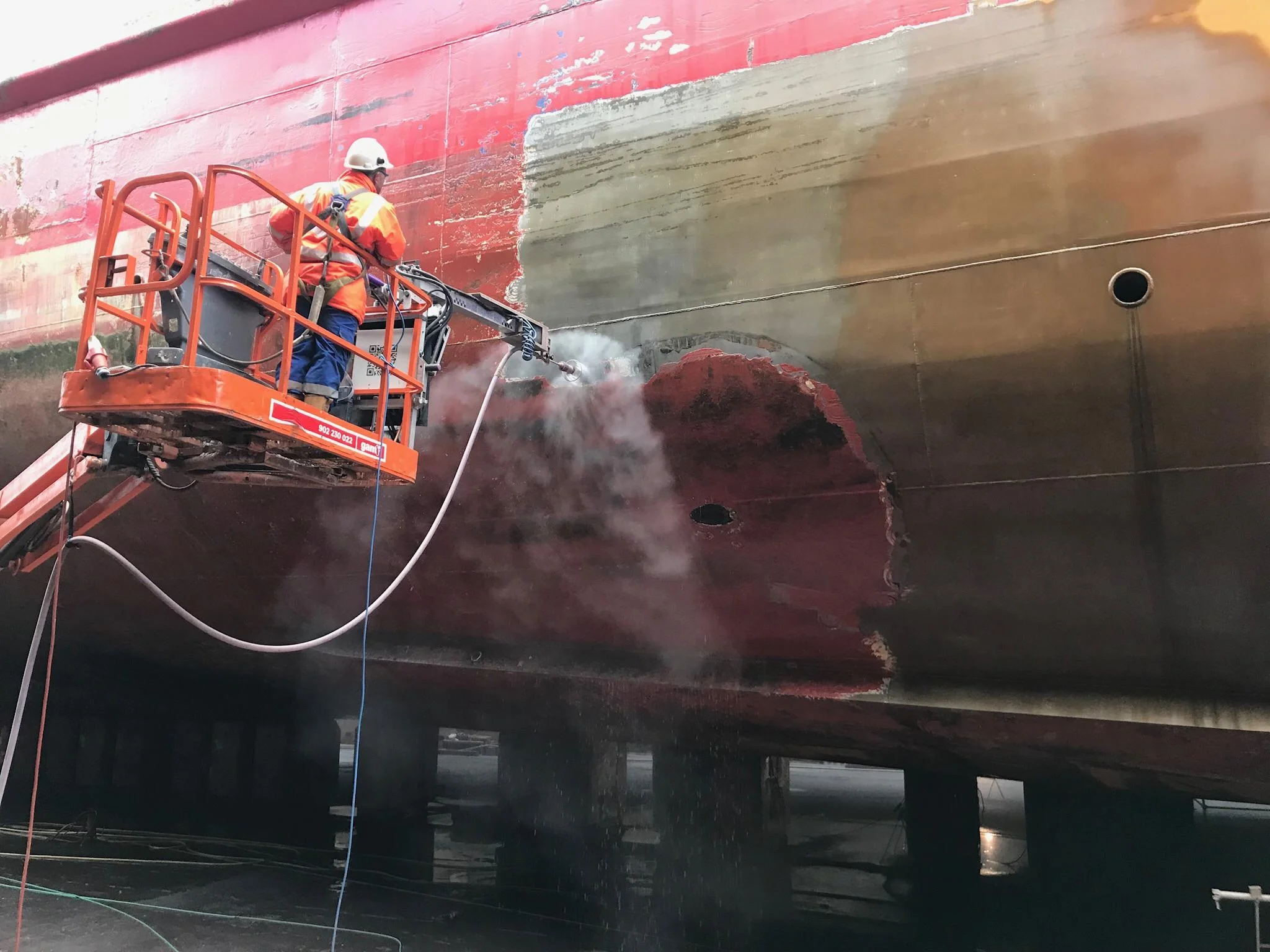 high efficiency ship hull rust paint remove high pressure hydro blaster