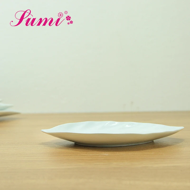 Wholesale top quality white porcelain cute leaf shaped dinner plate set