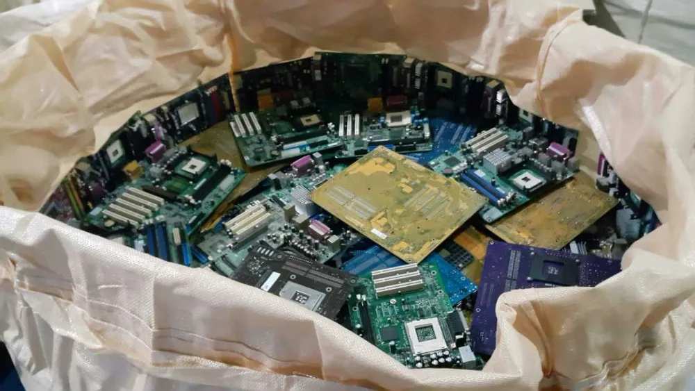 Электронный лом материнская плата PCB лом на складе 20 MT