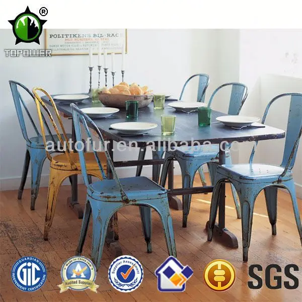 античной и красочные tolix стулья