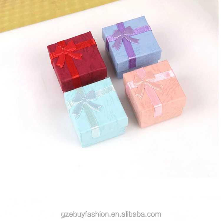 Недорогие ювелирные изделия маленькая коробка для сережек с логотипом модная электронная упаковка кольца брошь Подарочная сережек-гвоздиков на заказ