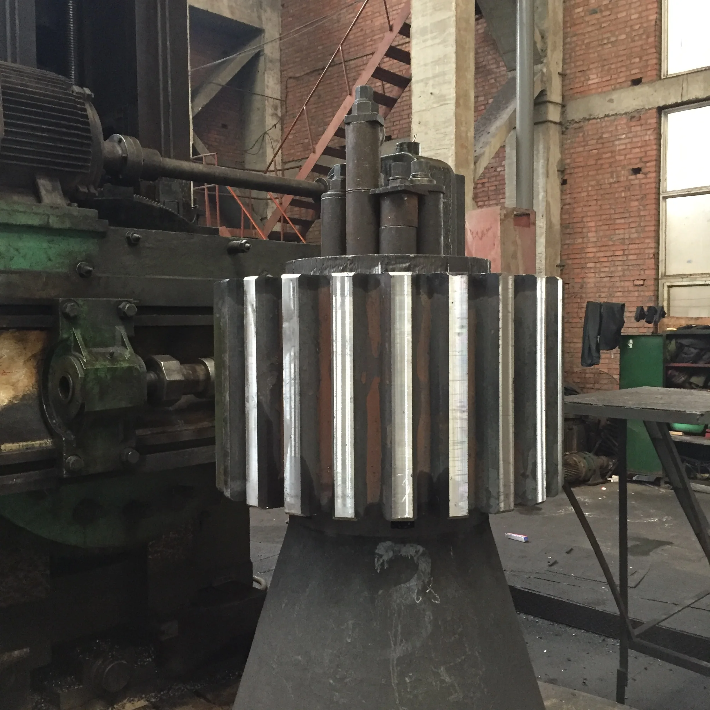 Подвергая механической обработке ковки стали цемента мельница двойная винтовая зубчатая по индивидуальному заказу, высокое качество, кольцо и эвольвентные шестерни шпоры металла спирального конического зубчатого колеса