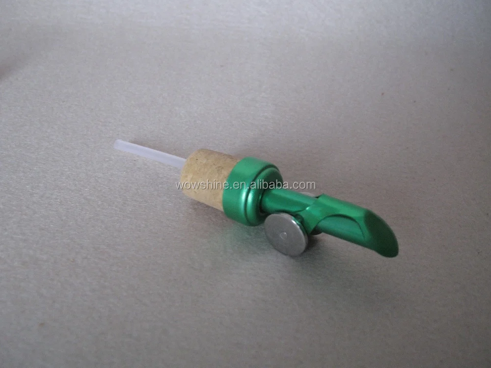Aluminum cork wine pourer hot selling item in green