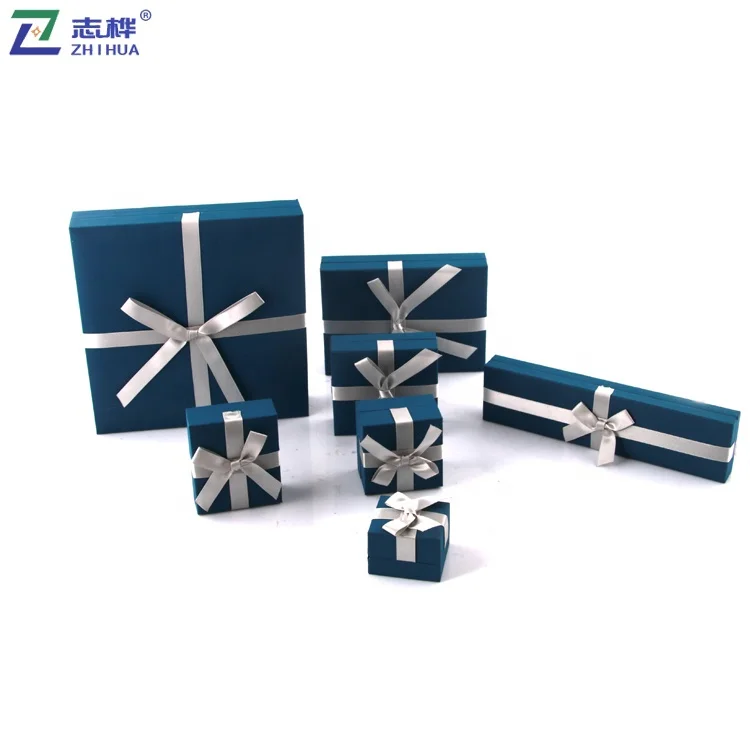 Fashionable Artificial Ring Box Leatherette Paper Jewelry Packaging Navy Blue Pendant Case with Ribbon