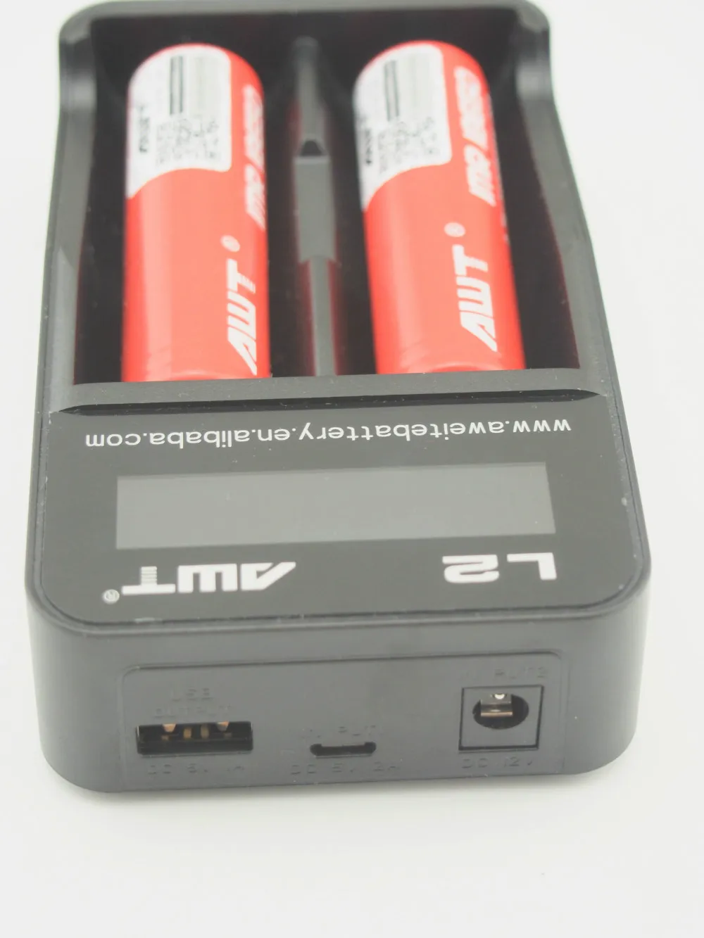 Battery Charge 18650 cell  L2 battery charger for 18650 lithium li-ion battery fast charger AWT