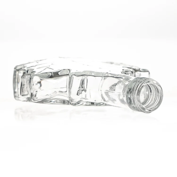 WIne Bottles Manufacturer 250ml 100ml 50ml Small Mini Maple Leaf Shaped Clear Glass Spirit Bottle