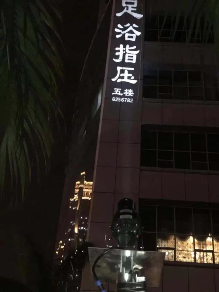 2020 new arrival! Highest Brightness most popular LED outdoor projector 200W outdoor rotating