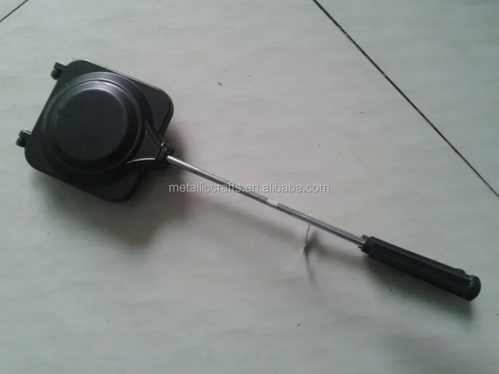 
die cast aluminum round fireside pie iron with stay-cool bakelite handles 