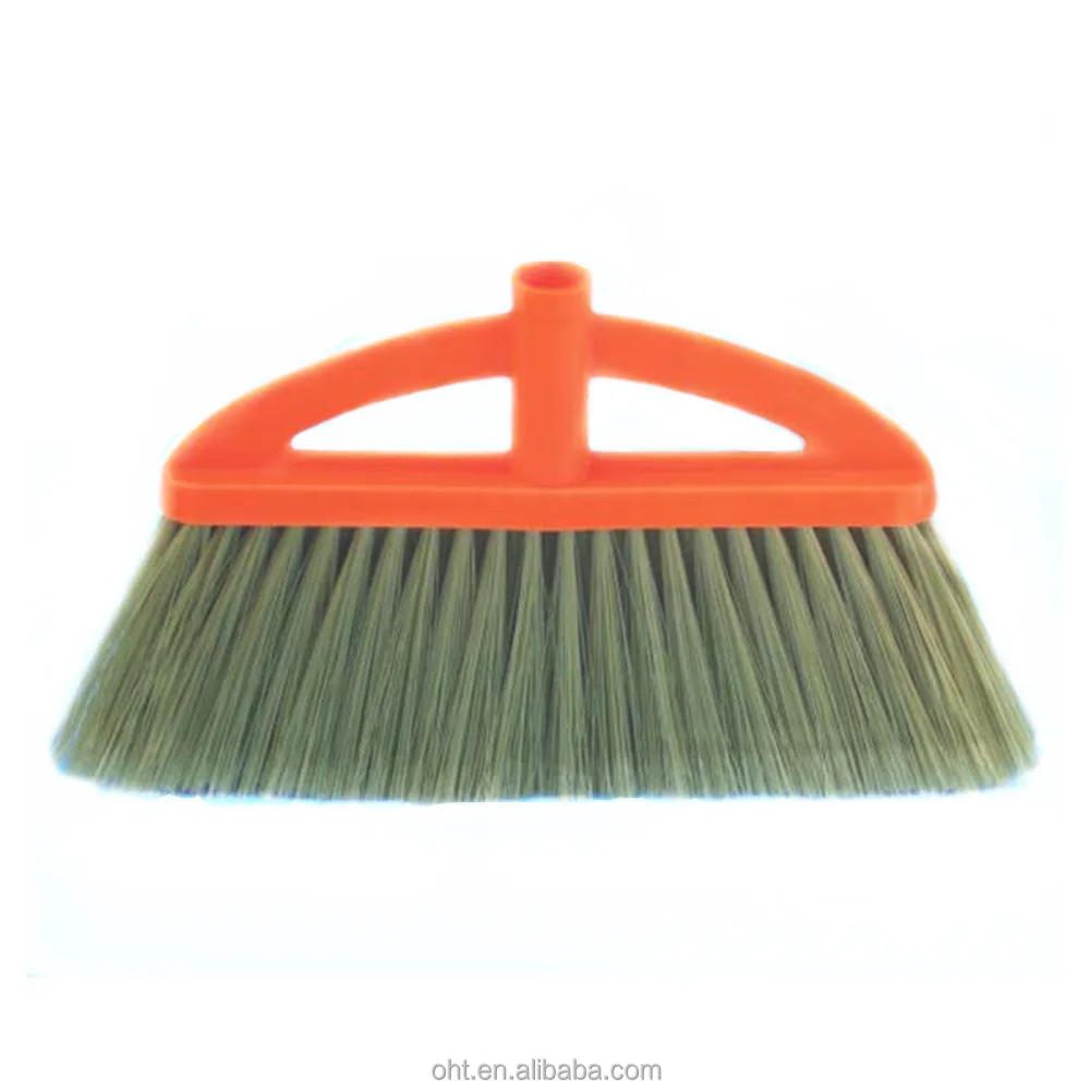 Пластиковая щетка для чистки с длинной ручкой