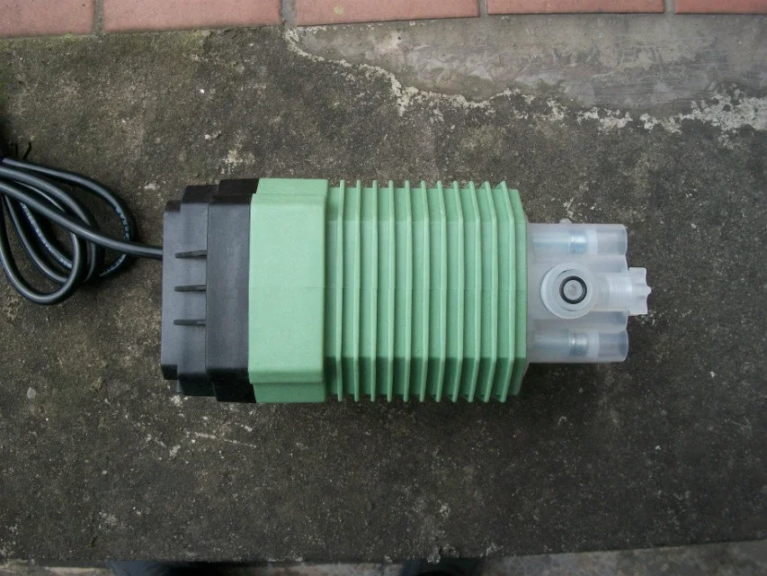 High quality of chemical liquid chlorine solenoid metering pump  3.6L/H flow, 6.8 Bar , Frequency 120N/m VAC