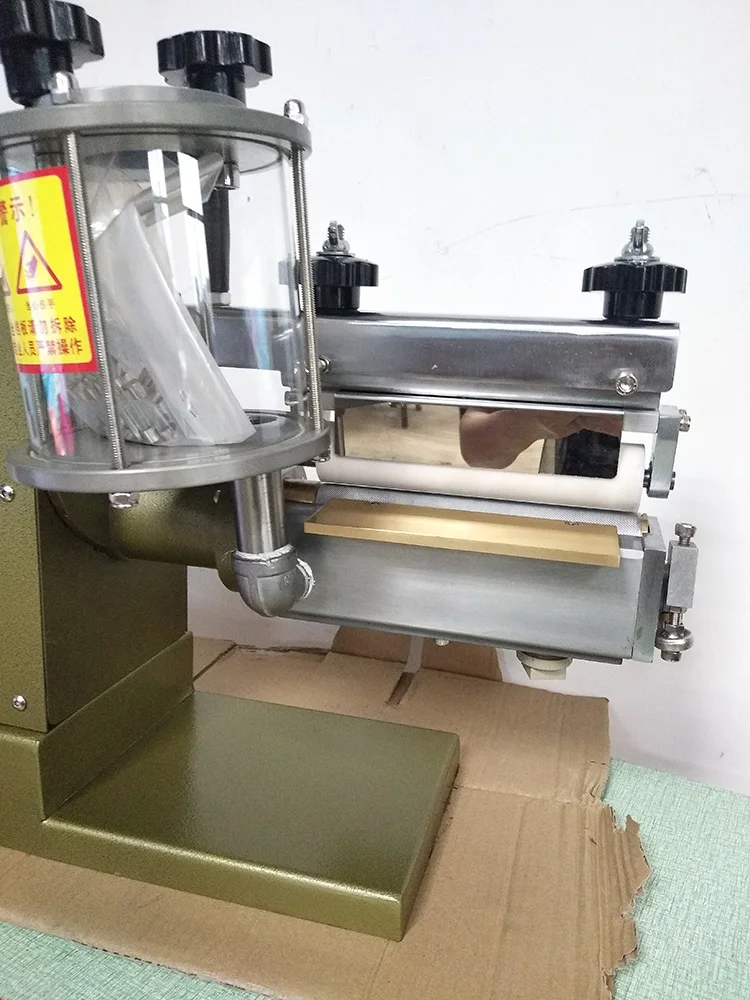 150mm speed-adjustable leather gluing machine