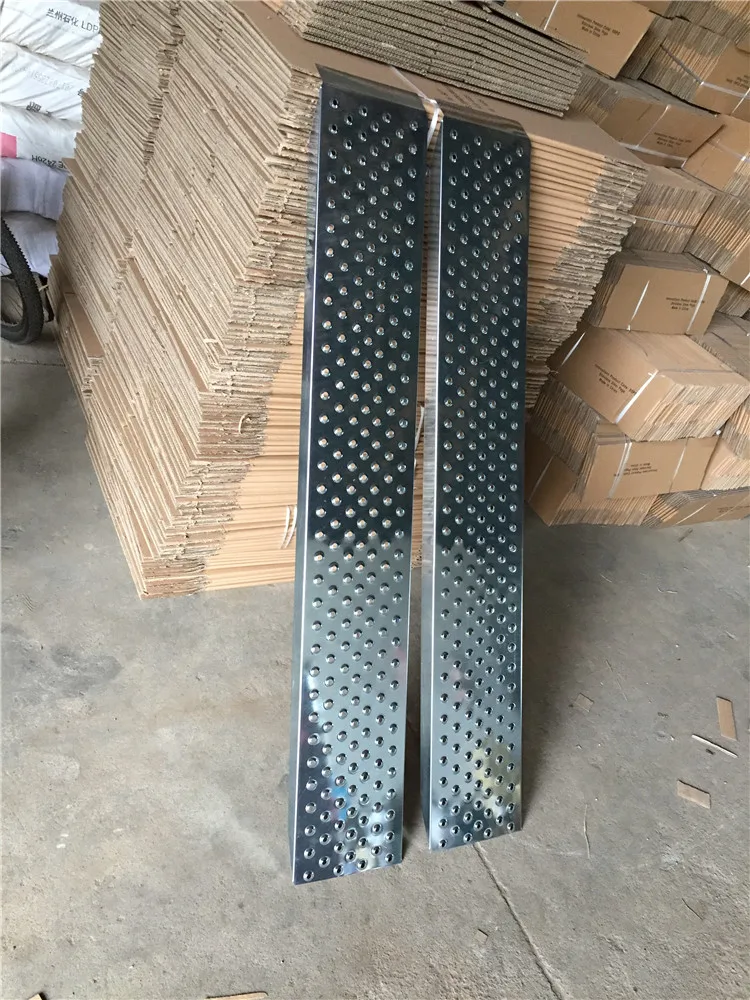 Heavy Machinery Container Truck Loading Ramp Round Hole Ramps For Car Pet