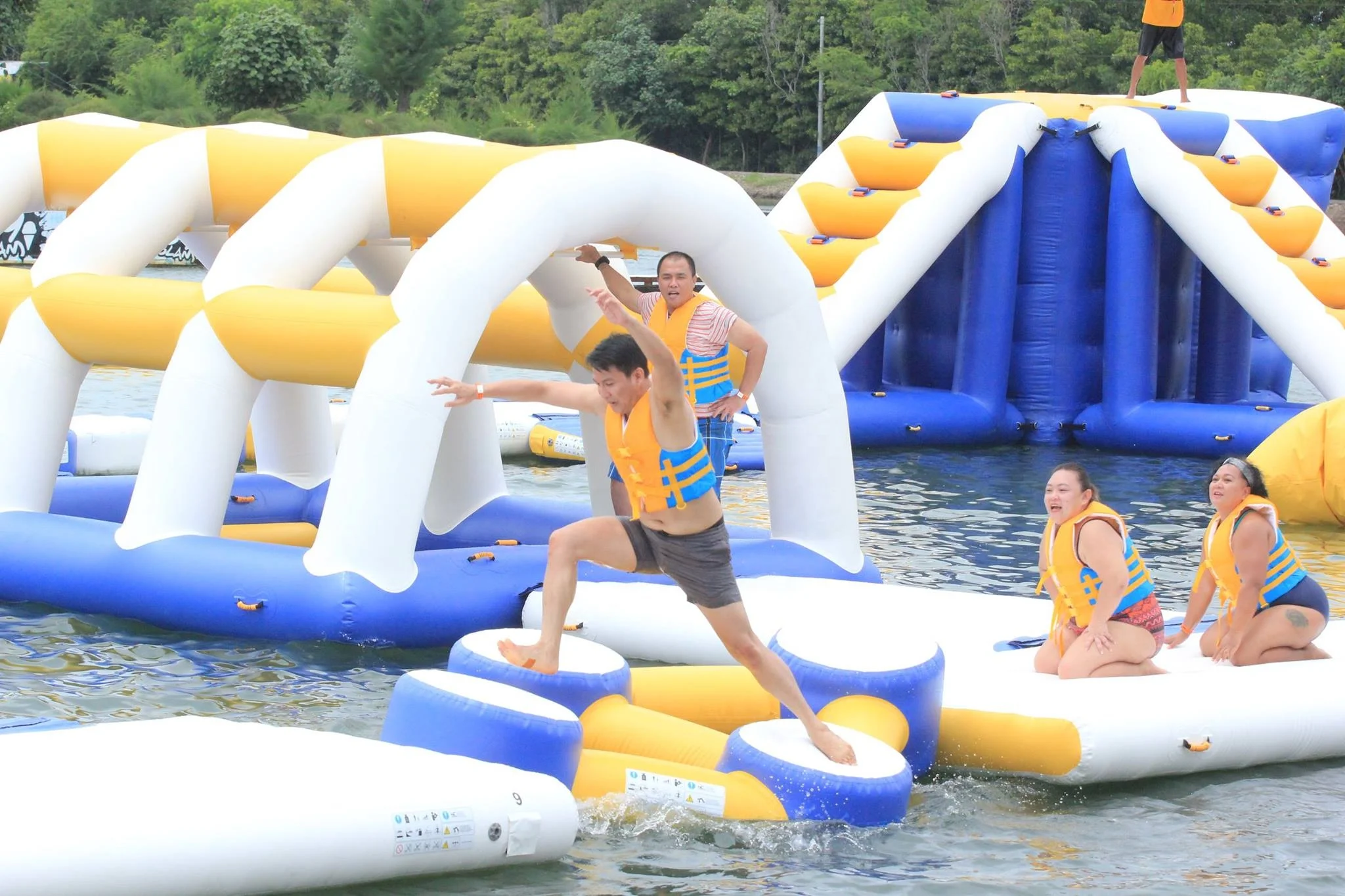 Lake Inflatables Water Games For Adults / Bouncia Aquapark Inflatable Water Park Equipment Price