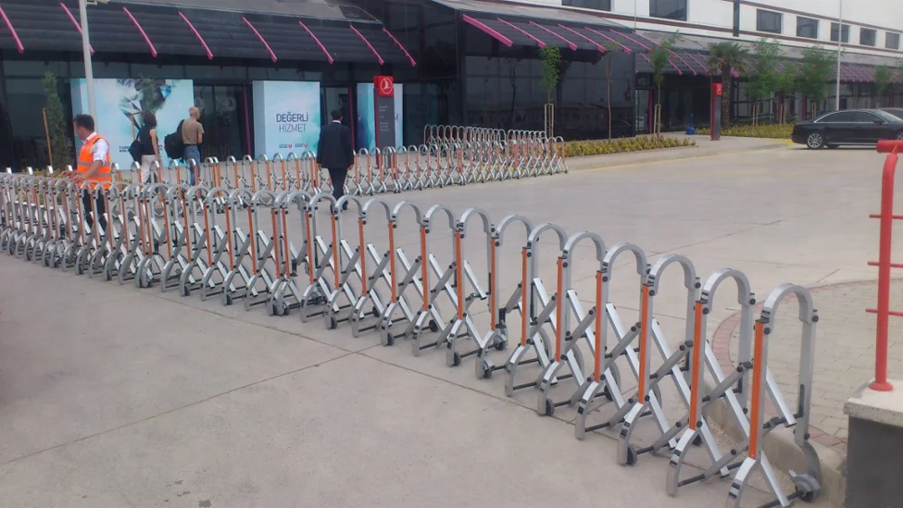 
retractable aluminum manual crowded gate 