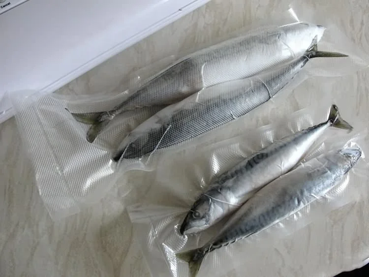 Factory price food grade 3 side sealed Vacuum packing bag/nylon retort pouch for frozen food with tear notch