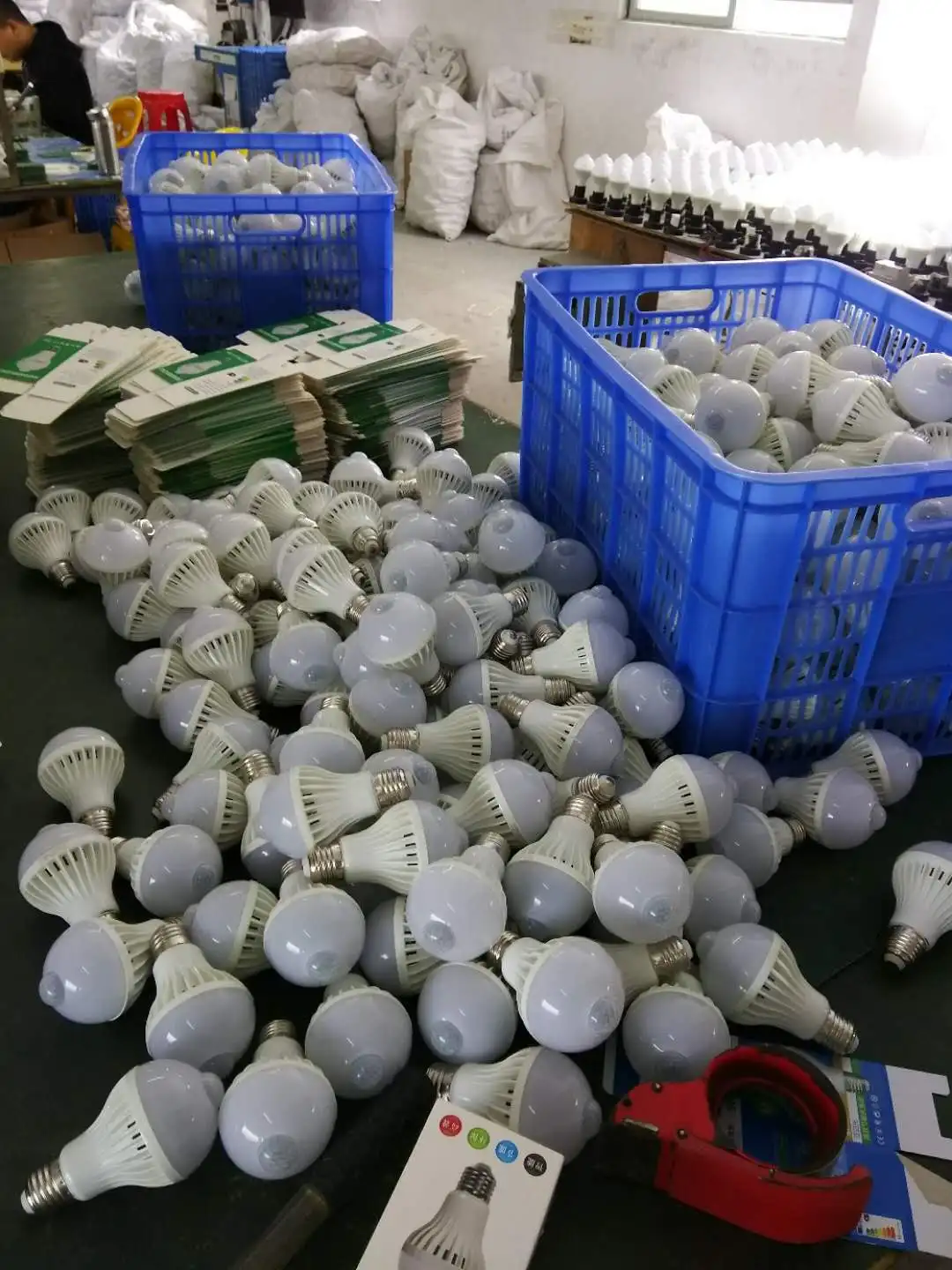 Smart Human body infrared LED Light PIR Mention Sensor LED bulb