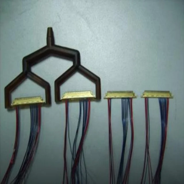 Ultra-thin wire stripping/cutting machine