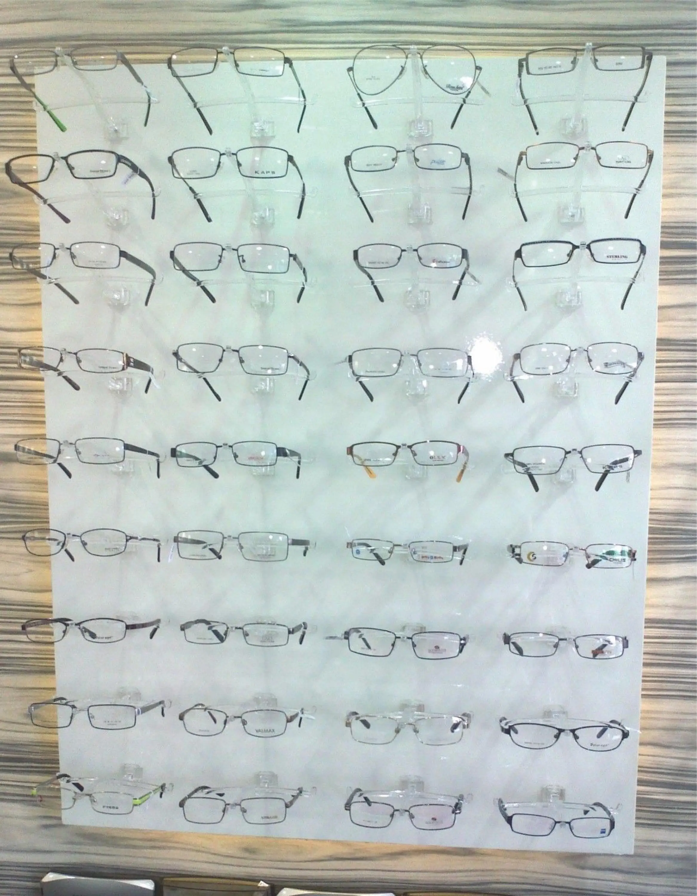 China Wholesale Manufacturer Wall Mount Acrylic Slatwall Optical Eyeglass Sunglasses Holders Display