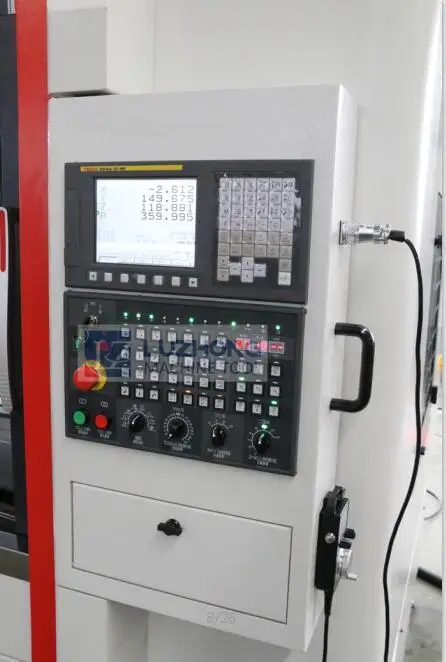 Китайской CNC Обрабатывающий Центр VMC850 С FANUC Руку 24ATC и 4-й Оси