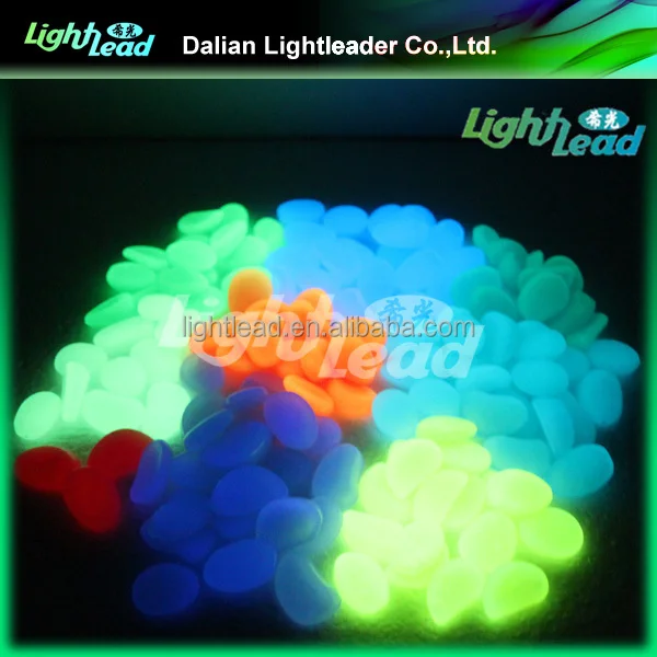 
 Самостоятельное свечение в темноте каменная скала  